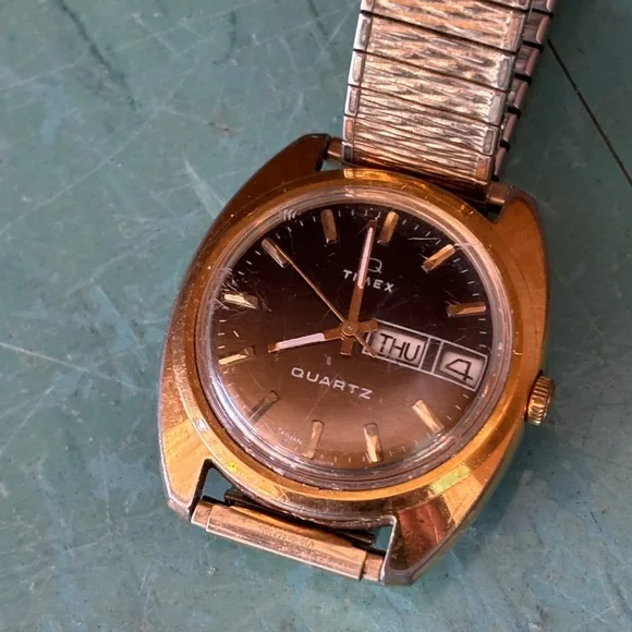 Vintage Timex 1970’s Q Quartz Men’s Watch – Brown Dial, Day-Date, Parts/Repair - Picture 3 of 6